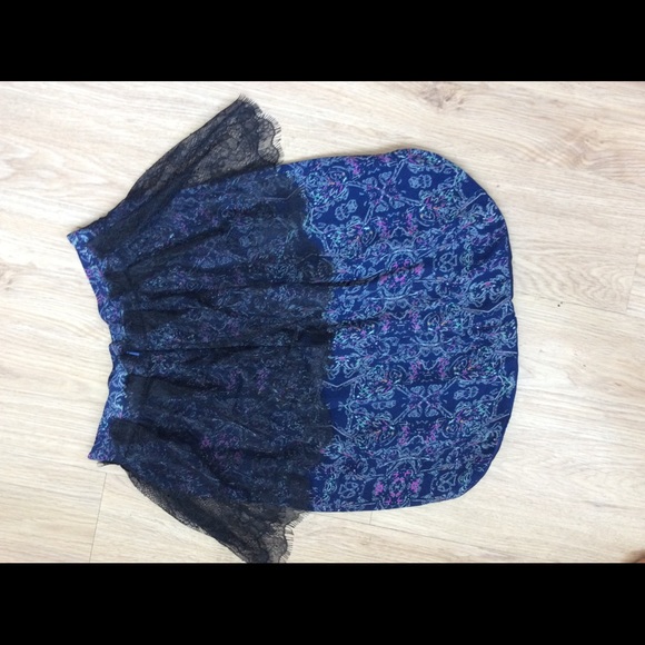 Designer skirt with lace layer - Picture 3 of 8